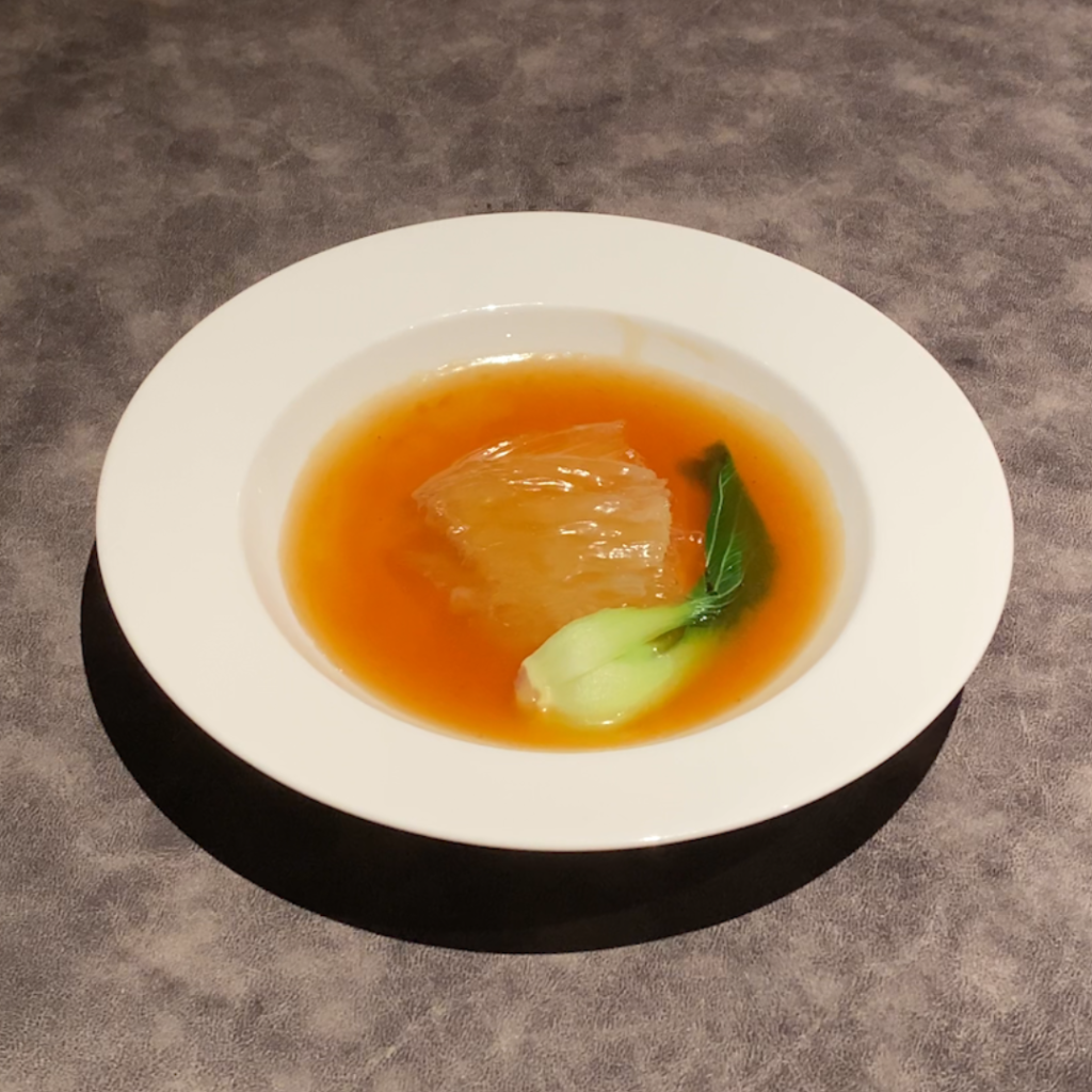 ディナーコースのフカヒレのオイスター煮込み。濃厚なソースで煮込んだ贅沢な味わい