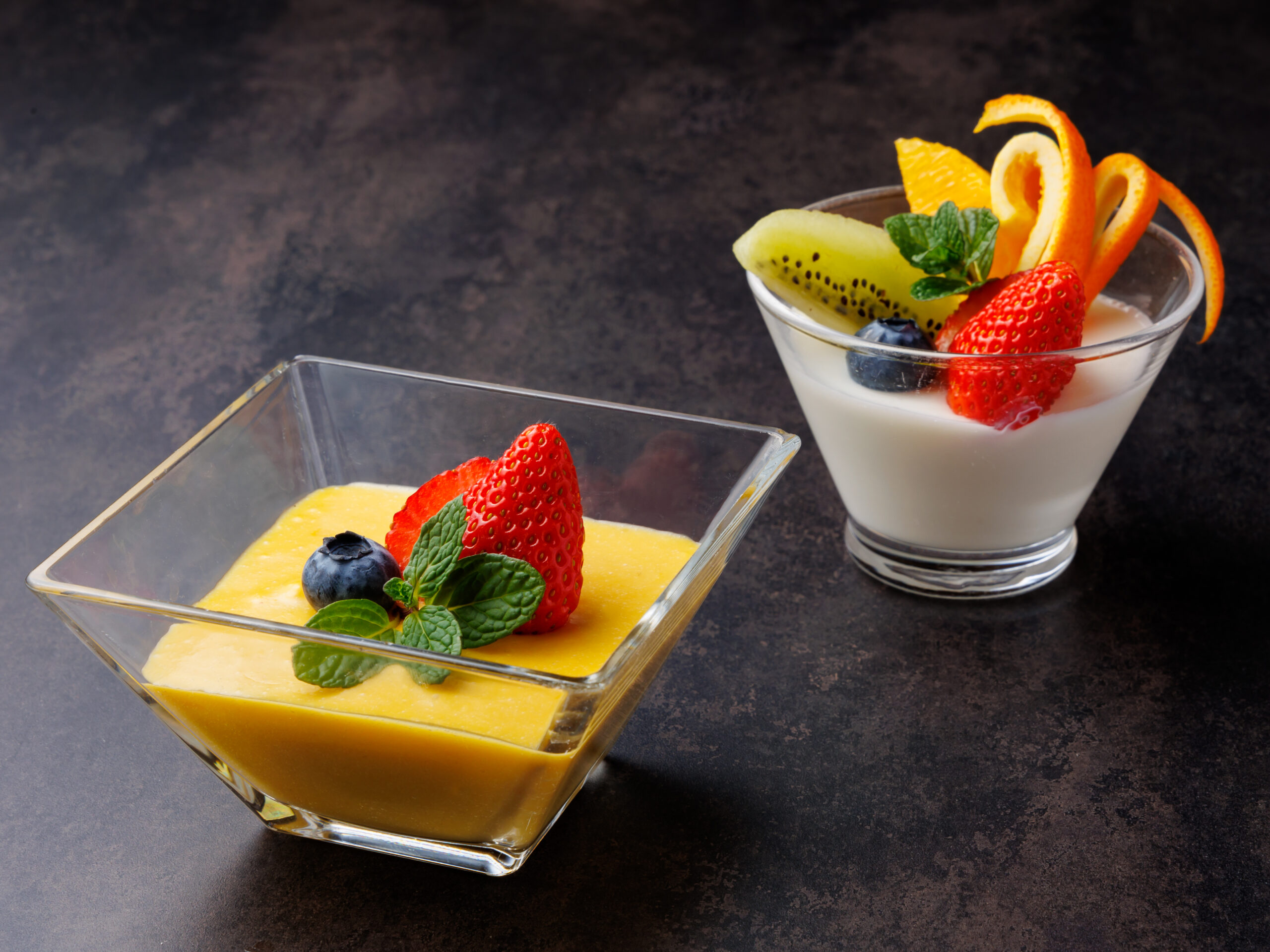 マンゴープリンとフルーツ入り杏仁豆腐｜フルーツ入りで爽やかな中華デザート