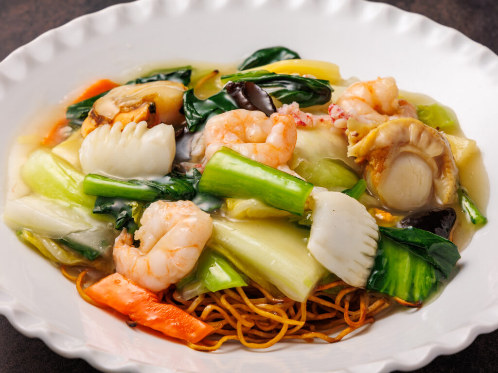 海鮮餡かけ揚げそば｜香ばしい揚げ麺に海鮮餡をたっぷり