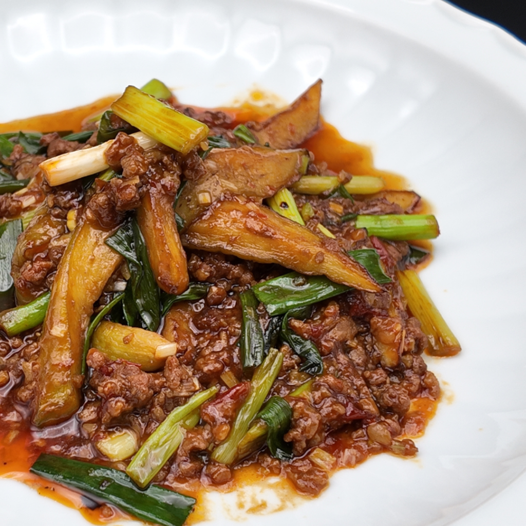 茄子の四川風炒め｜旬の秋茄子を使用し、甘味・酸味・辛味が調和した特製ソースで仕上げた本格四川料理