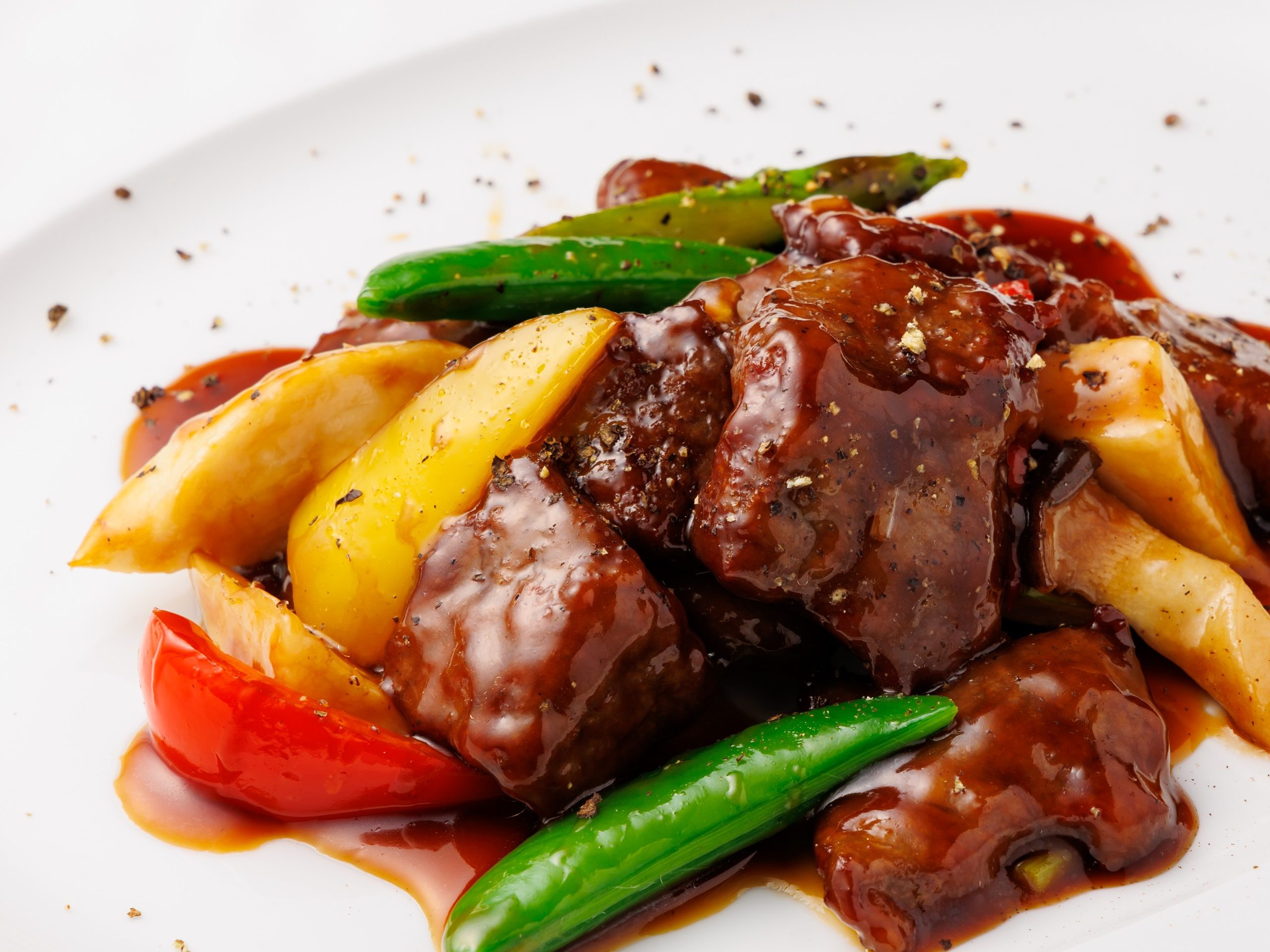 牛肉のオイスター炒め｜牛カルビのやわらかな食感と濃厚なオイスターソースの旨みを堪能する中国料理